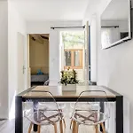 Cote Palais Avec Climatisation - Fibre & Netflix - Spacieux En Rez-de-chaussee
