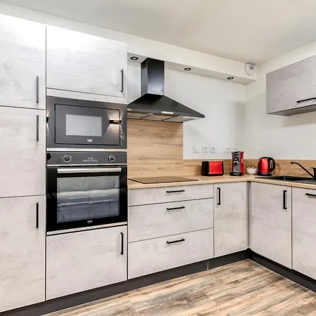 Cote Palais Avec Climatisation - Fibre & Netflix - Spacieux En Rez-de-chaussee Apartment *