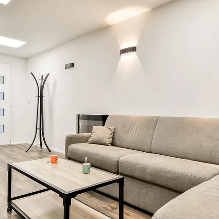 Cote Palais Avec Climatisation - Fibre & Netflix - Spacieux En Rez-de-chaussee Carcassonne