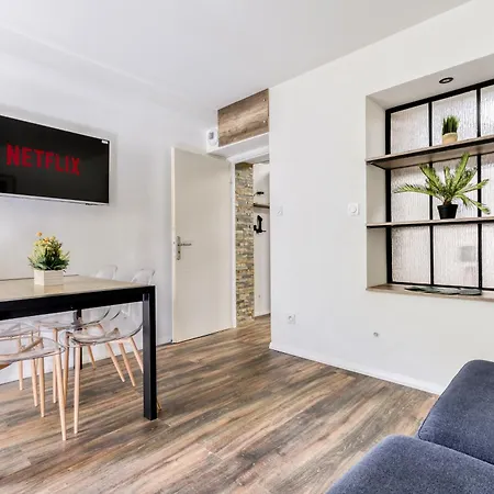 Cote Palais Avec Climatisation - Fibre & Netflix - Spacieux En Rez-de-chaussee Apartment