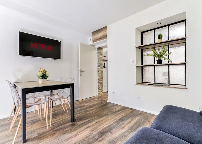 Cote Palais Avec Climatisation - Fibre & Netflix - Spacieux En Rez-de-chaussee Διαμέρισμα